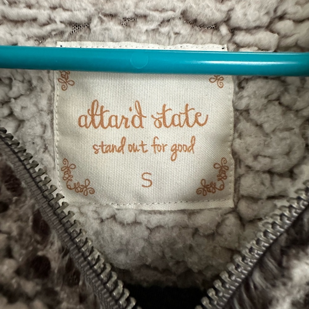 fluffy pullover - Picture 2 of 2